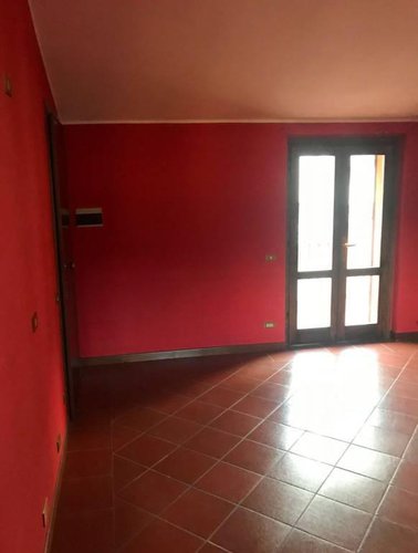 Bilocale all'ultimo piano, servito ascensore Leffe
