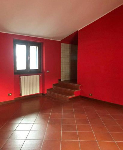 Bilocale all'ultimo piano, servito ascensore Leffe