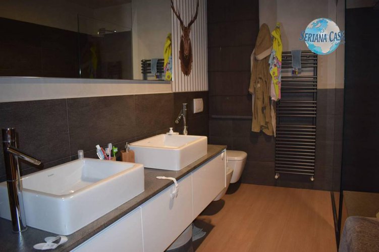 Trilocale ristrutturato a nuovo, balcone vivibile Albino