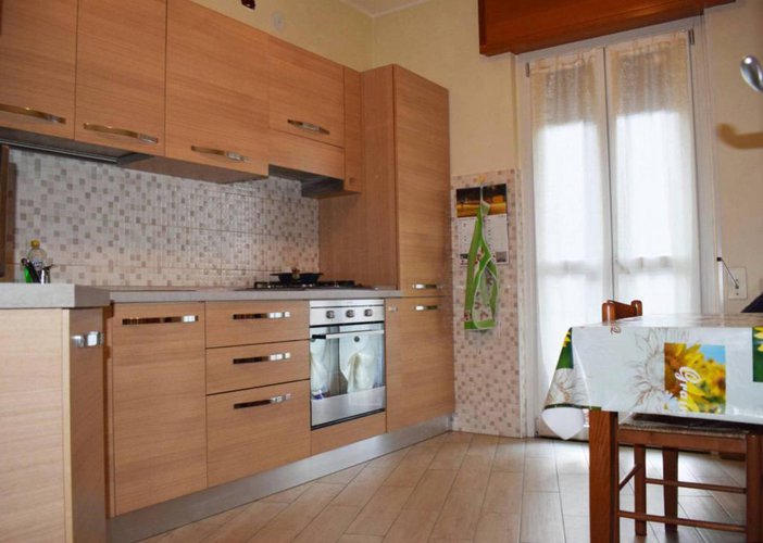 Vendesi quadrilocale ristrutturato con box Albino