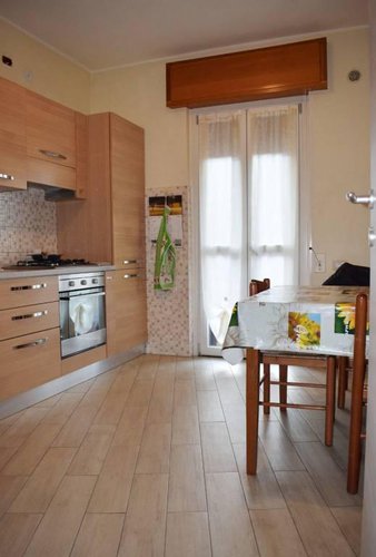 Vendesi quadrilocale ristrutturato con box Albino