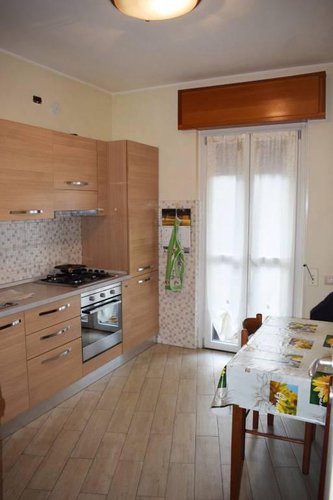 Vendesi quadrilocale ristrutturato con box Albino