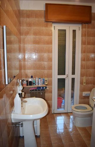 Vendesi quadrilocale ristrutturato con box Albino