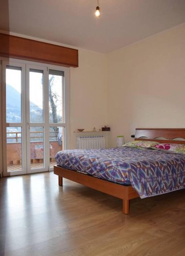 Vendesi quadrilocale ristrutturato con box Albino