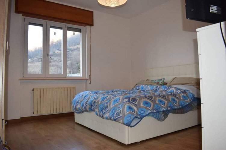 Vendesi quadrilocale ristrutturato con box Albino