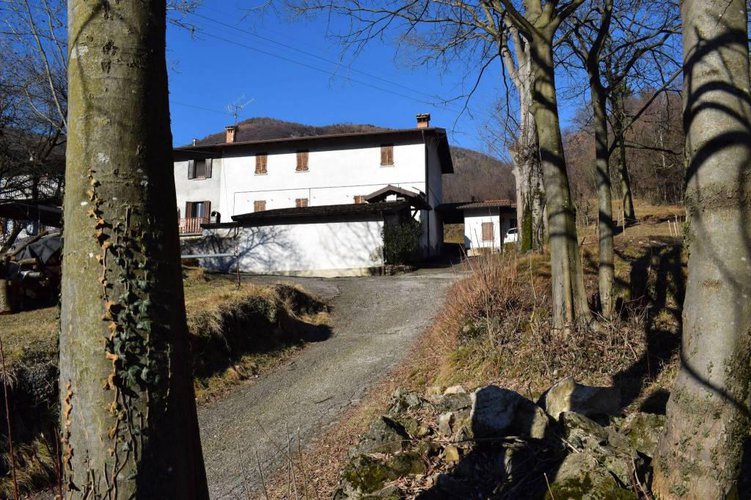 Cascina bergamasca con terreno di proprietà Albino