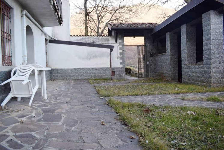 Cascina bergamasca con terreno di proprietà Albino