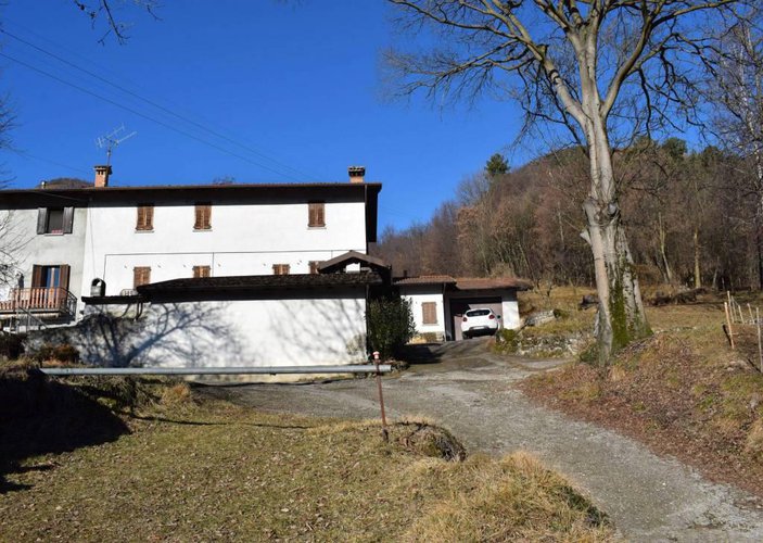 Cascina bergamasca con terreno di proprietà Albino