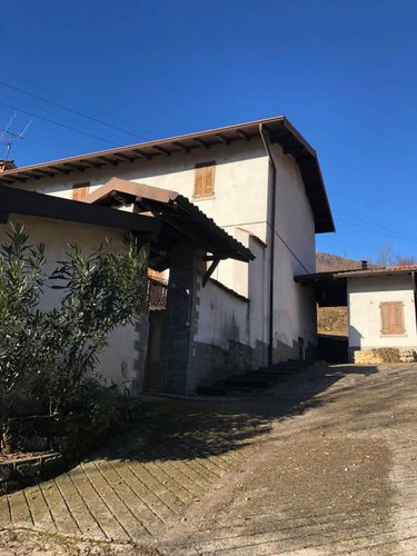 Cascina bergamasca con terreno di proprietà Albino