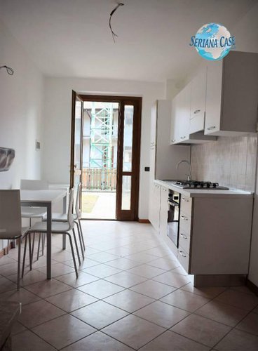 Trilocale con giardino privato, possibilità box singolo. Ponte Nossa