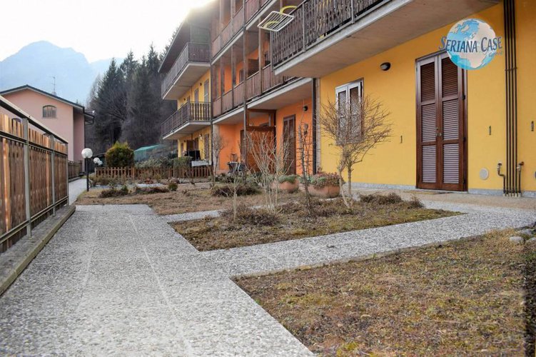 Trilocale con giardino privato, possibilità box singolo. Ponte Nossa