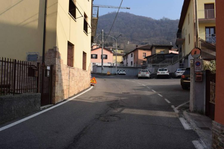 Porzione di casa da ristrutturare. Ottimo potenziale! Cene