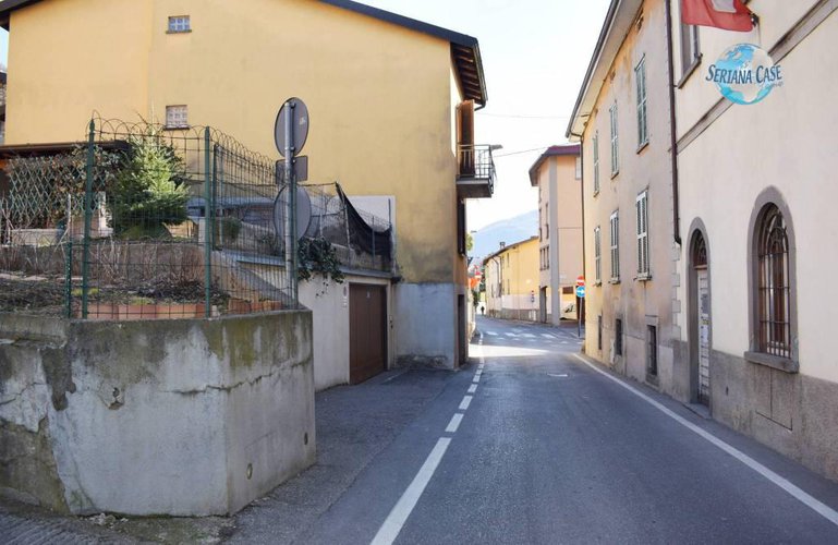 Porzione di casa da ristrutturare, ottimo potenziale! Albino