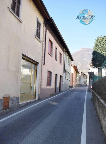 Porzione di casa da ristrutturare, ottimo potenziale! Albino