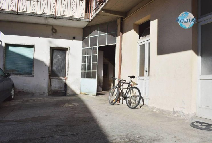 Porzione di casa da ristrutturare, ottimo potenziale! Albino