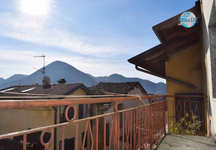 Porzione di casa da ristrutturare, ottimo potenziale! Albino