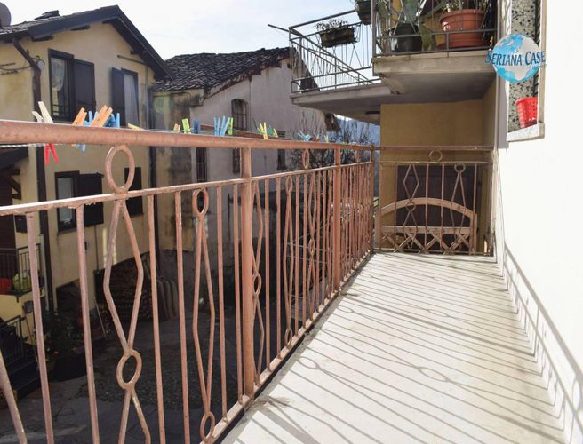 Porzione di casa da ristrutturare, ottimo potenziale! Albino