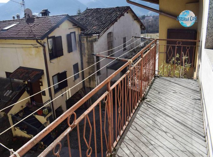 Porzione di casa da ristrutturare, ottimo potenziale! Albino