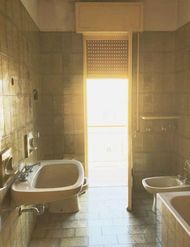 Quadrilocale parzialmente da rivedere, ottimo prezzo ! Nembro