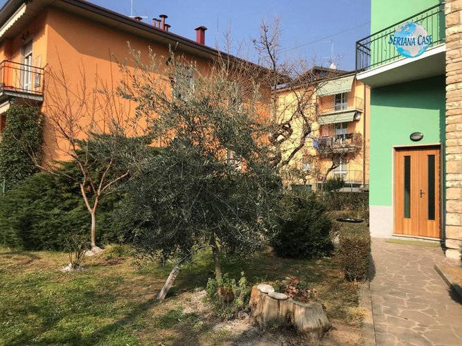 Quadrilocale ultimo piano con porzione di giardino Alzano Lombardo
