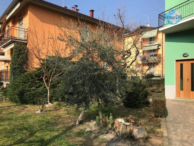 Quadrilocale ultimo piano con porzione di giardino Alzano Lombardo