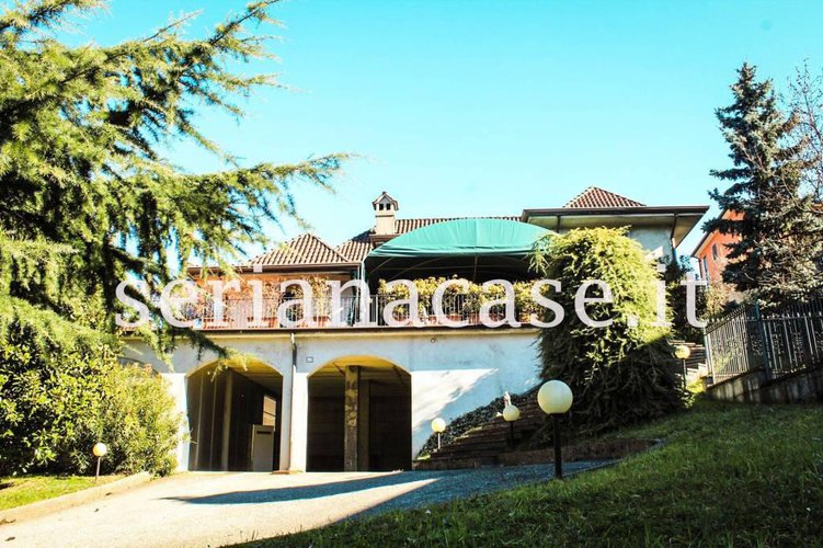 Caratteristica villa singola, due passi da tutte le comodit Cene