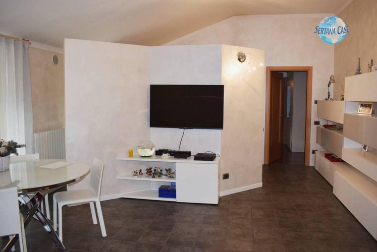 Quadrilocale terzo ed ultimo piano, servito ascensore Albino