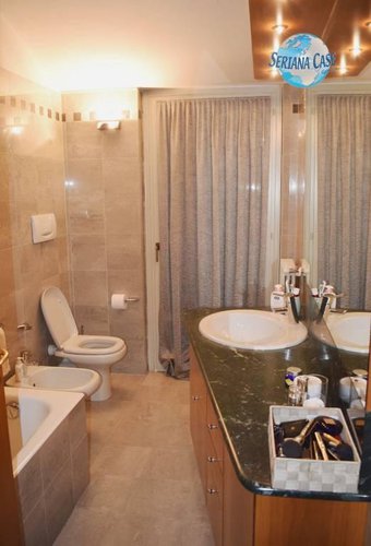 Quadrilocale terzo ed ultimo piano, servito ascensore Albino