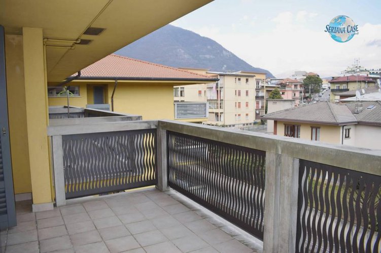 Quadrilocale terzo ed ultimo piano, servito ascensore Albino