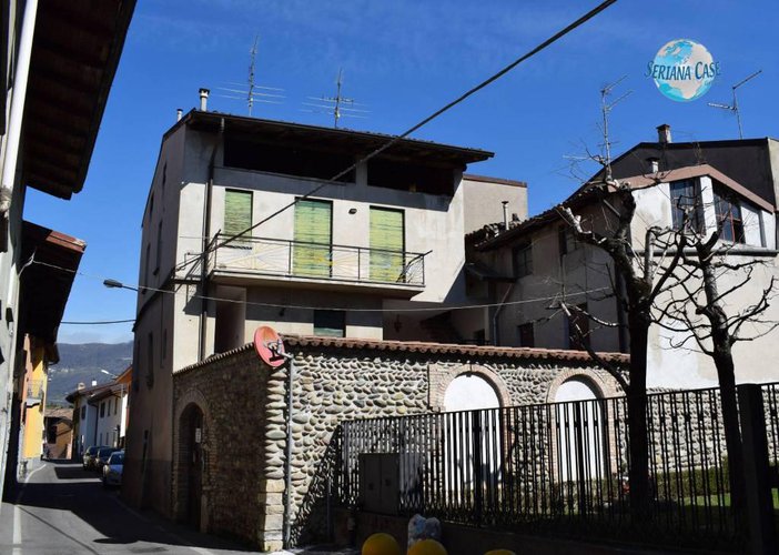 Porzione di casa da ristrutturare, ottimo potenziale!