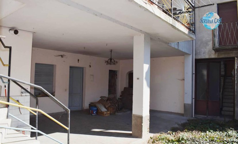 Porzione di casa da ristrutturare, ottimo potenziale! Villa di Serio