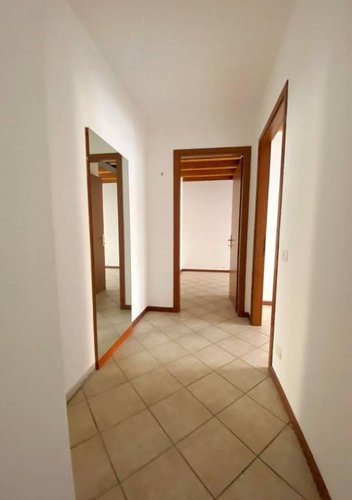 Trilocale tutto travi a vista, abitabile subito. Pradalunga