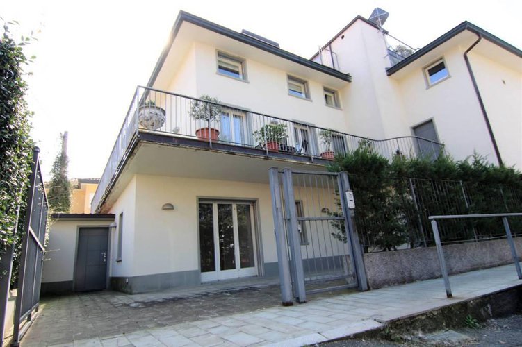 AI PIEDI DELLA COLLINA NUOVISSIMO PIANO TERRA