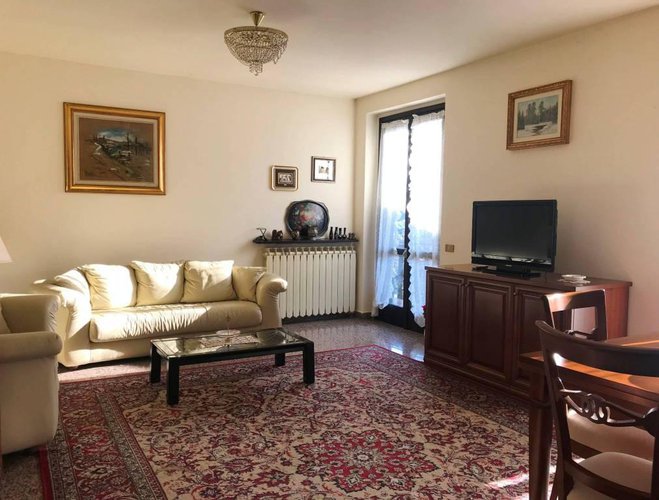 Villa bifamiliare ben tenuta, abitabile subito. Albino