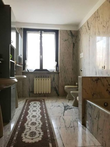 Villa bifamiliare ben tenuta, abitabile subito. Albino