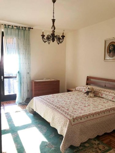 Villa bifamiliare ben tenuta, abitabile subito. Albino