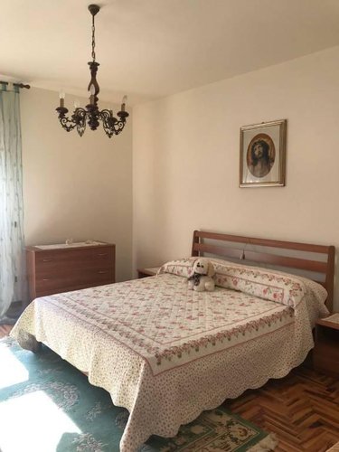 Villa bifamiliare ben tenuta, abitabile subito. Albino