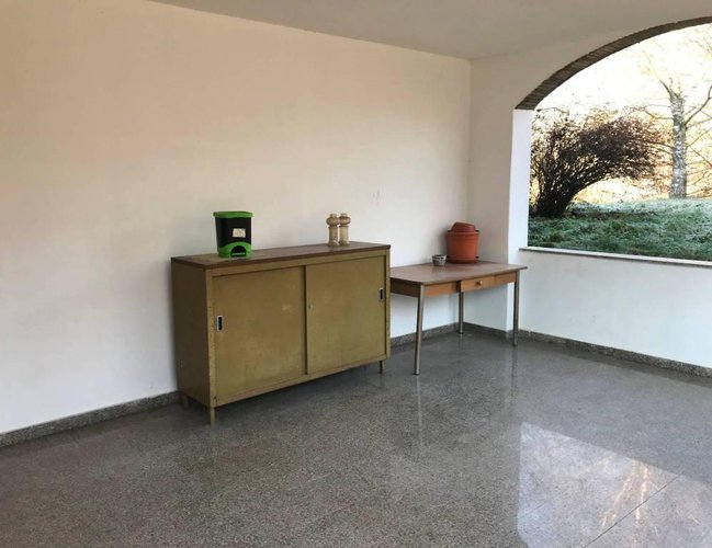 Villa bifamiliare ben tenuta, abitabile subito. Albino