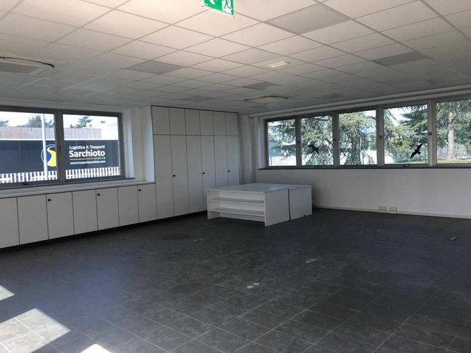 Affittasi ufficio di 330mq Calcinate