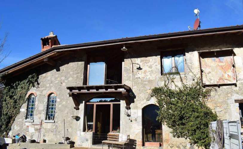 Tipico rustico bergamasco finemente ristrutturato Cene