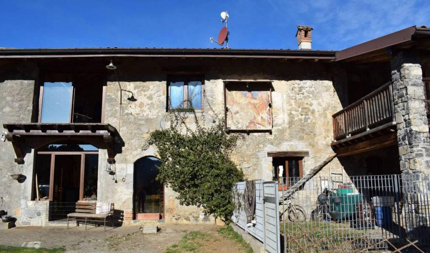 Tipico rustico bergamasco finemente ristrutturato Cene