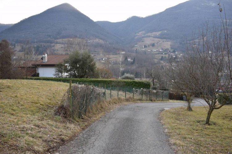 Vendesi terreno edificabile di 1.000 mq Albino