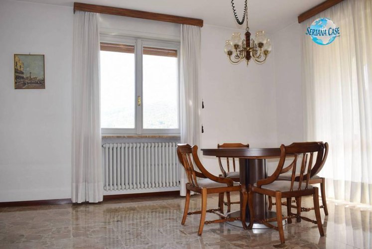 Quadrilocale in buono stato con tre terrazze vivibili! Nembro