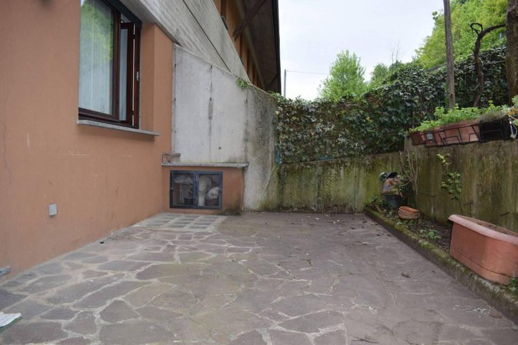 Graziosa villetta a schiera con giardino privato e box Albino