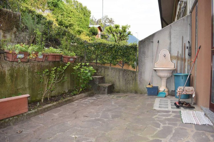 Graziosa villetta a schiera con giardino privato e box Albino