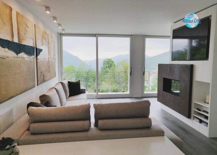 Villa singola con piscina immersa nel verde Albino