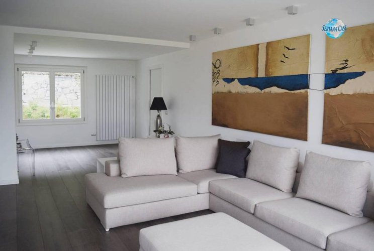 Villa singola con piscina immersa nel verde Albino