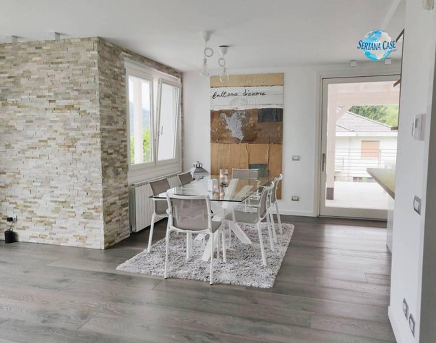 Villa singola con piscina immersa nel verde Albino