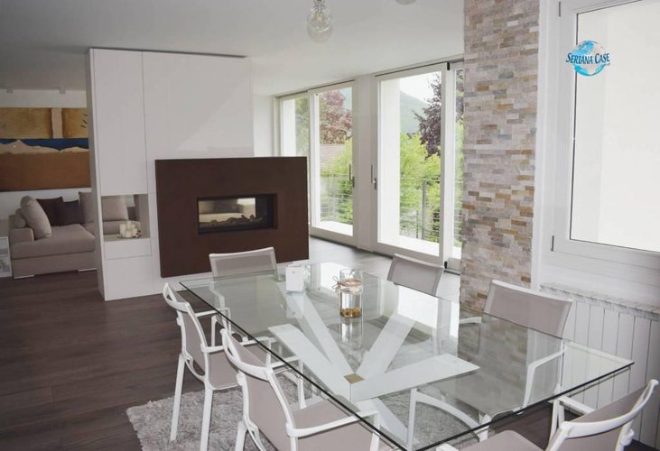 Villa singola con piscina immersa nel verde Albino