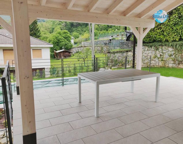 Villa singola con piscina immersa nel verde Albino